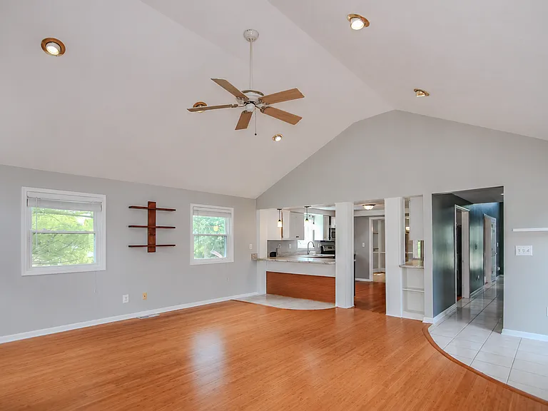 12433 Webster Rd — Photo 12