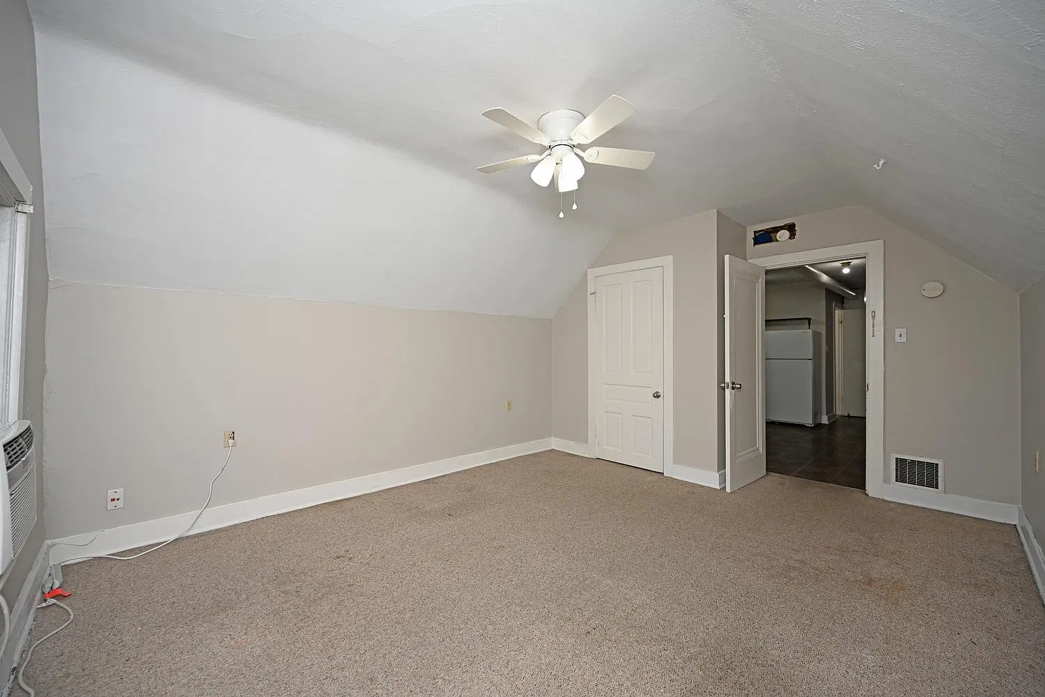2 bed, 900 sqft, $1,575 — Photo 3