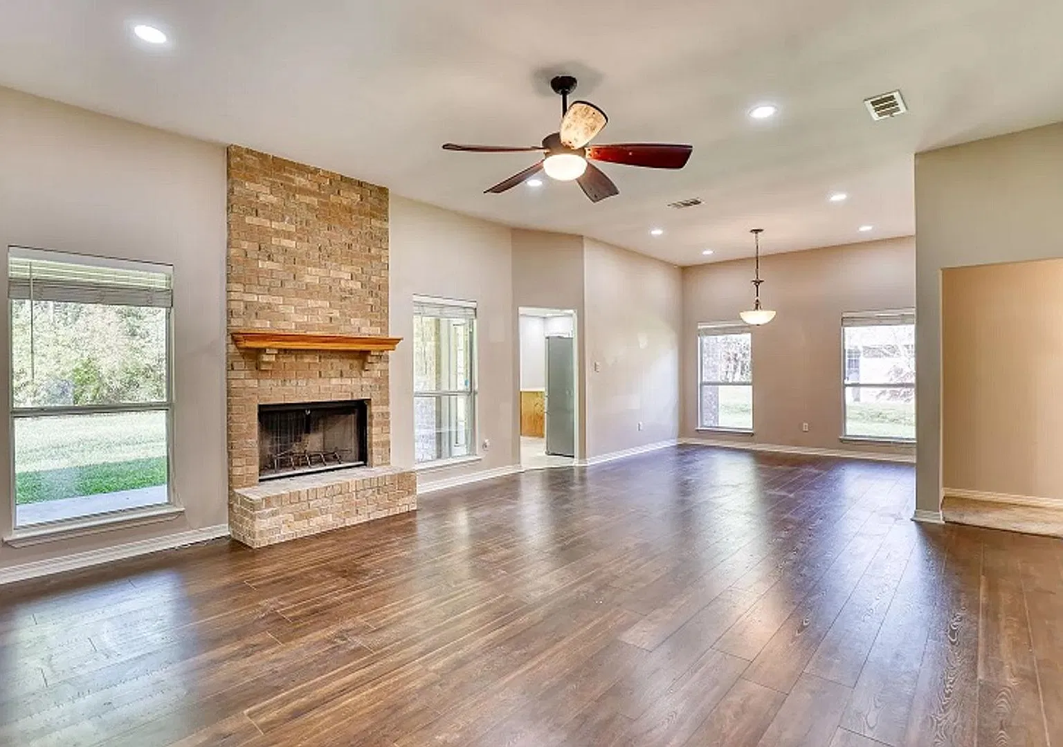 Large family home in the Magnolia Bayou Subdivision of Ocean Springs! — Photo 4
