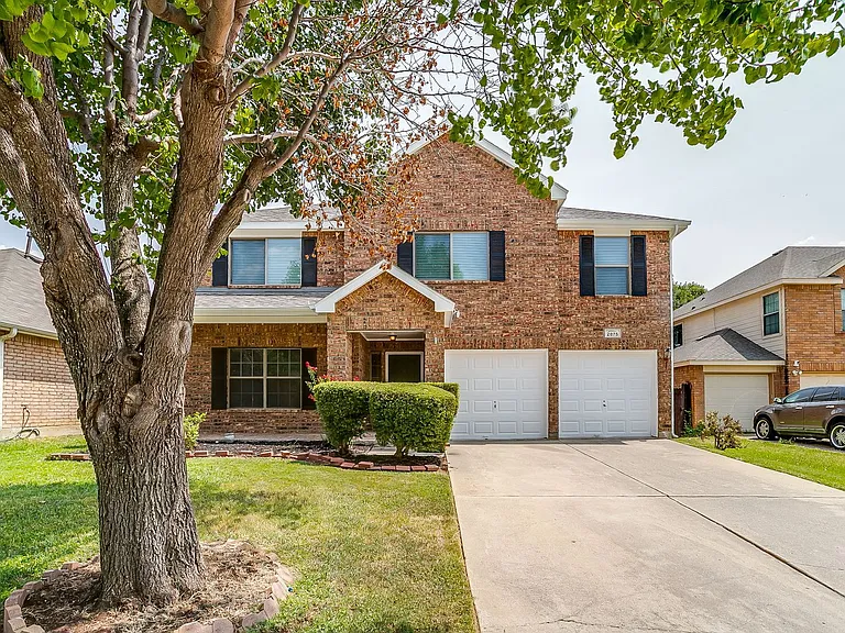 2875 Grandview Dr — Photo 1