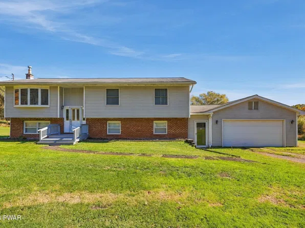 236 Big Hills Rd, Lake Ariel, PA 18436