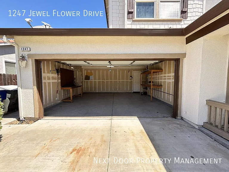 1247 Jewel Flower Dr — Photo 22