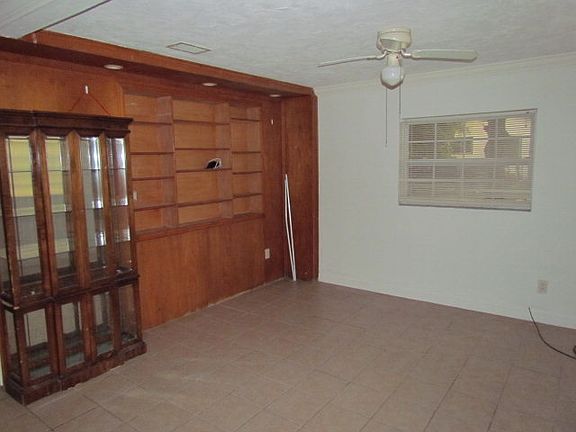4th image of 218 NE 6th St
