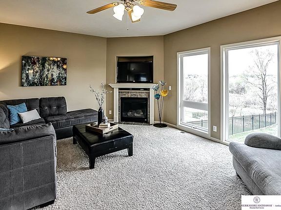 3rd image of 18120 Honeysuckle Dr