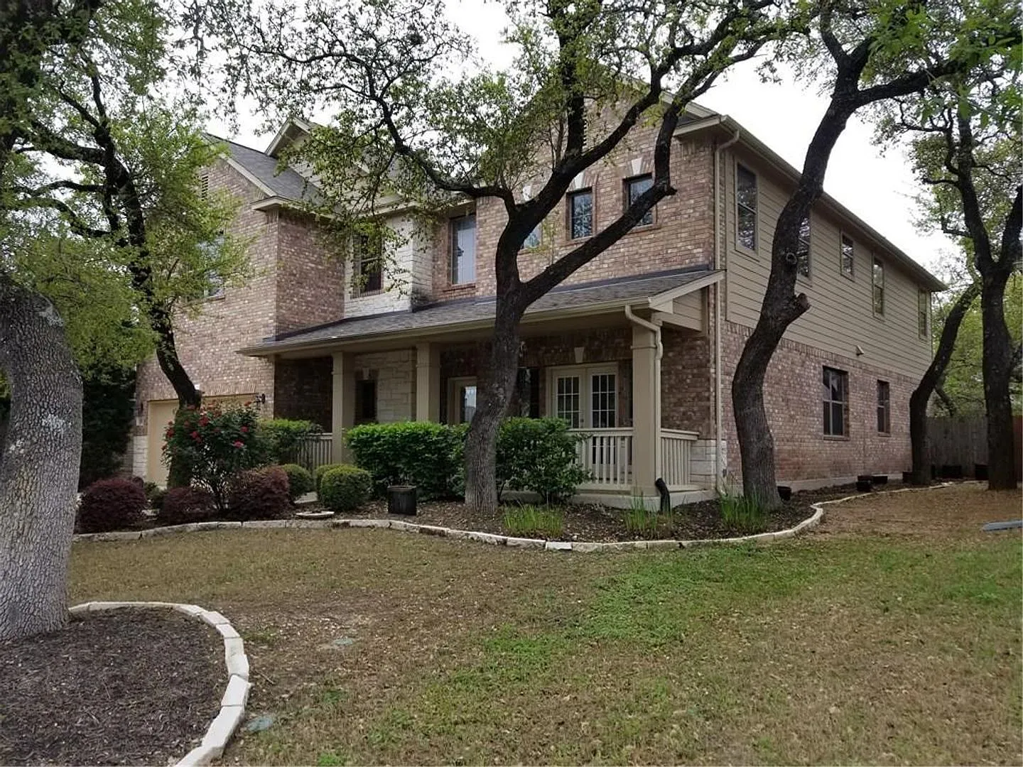 Spacious & Bright Home with Mature Trees, Covered Patio, Fireplace, Private Backyard & Resort-Sty... — Photo 1