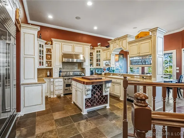 162 Springridge Ln, Sunrise Beach, MO 65079