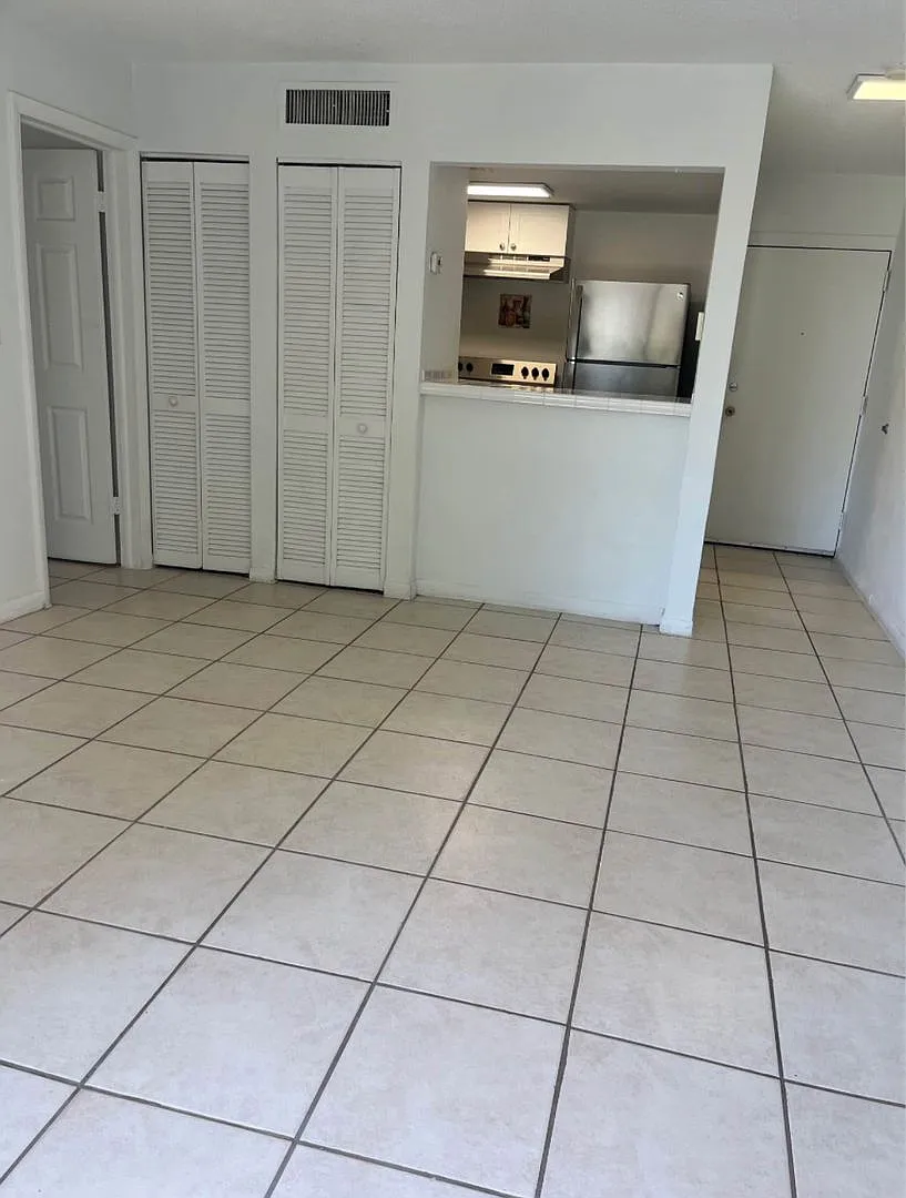2135 Little Havana - 2135 — Photo 2