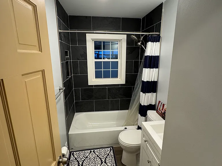 383 Hollywood Ave — Photo 8