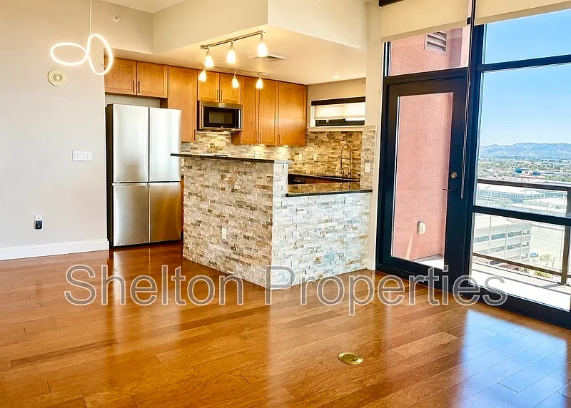 2 bed, 3.0 bath, 1426 sqft, $3,000 — Photo 4
