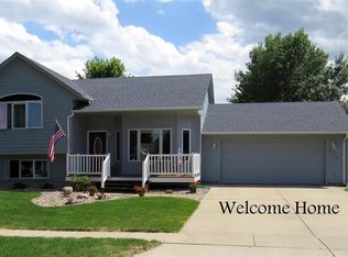 913 E Magnolia Dr, Brandon, SD 57005