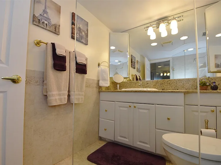 3111 NE 51st St #405C — Photo 27