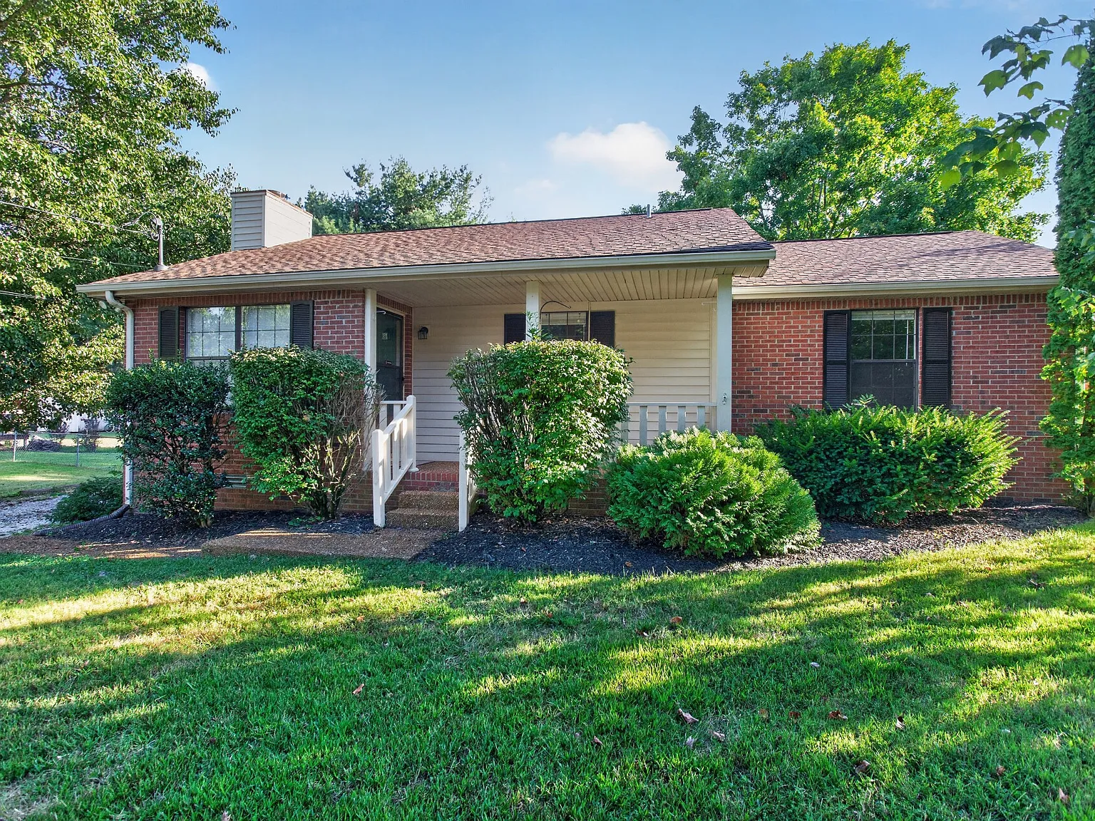 3 bed, 1196 sqft, $1,850 — Photo 2