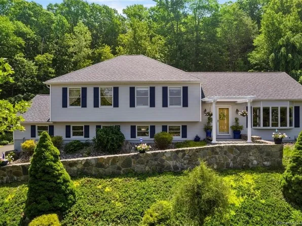 53 Serafin Court, Hamden, CT 06518