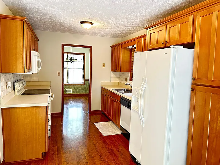 329 Harris Oaks — Photo 17