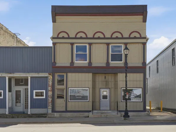 247 Center St, Elgin, IA 52141
