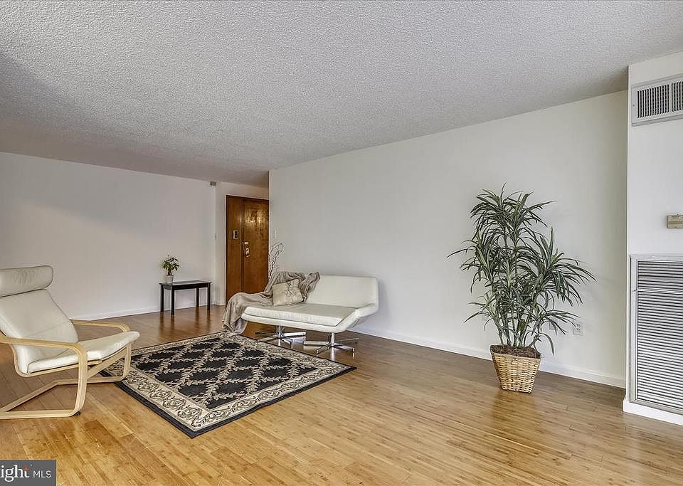 1st image of 250 S Reynolds St APT 207
