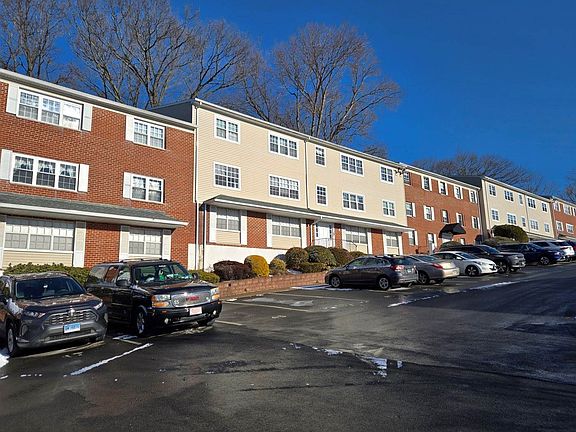 3rd image of 50 Greenhouse Rd Unit 65D