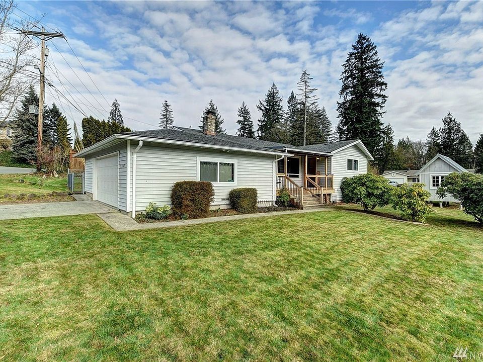 This charming rambler is conveniently located to highway access, monroe and downtown snohomish!