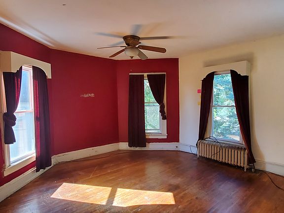 3rd image of 220 Gregory Ave
