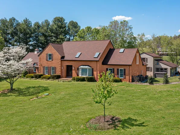 2902 Brughs Mill Rd, Fincastle, VA 24090