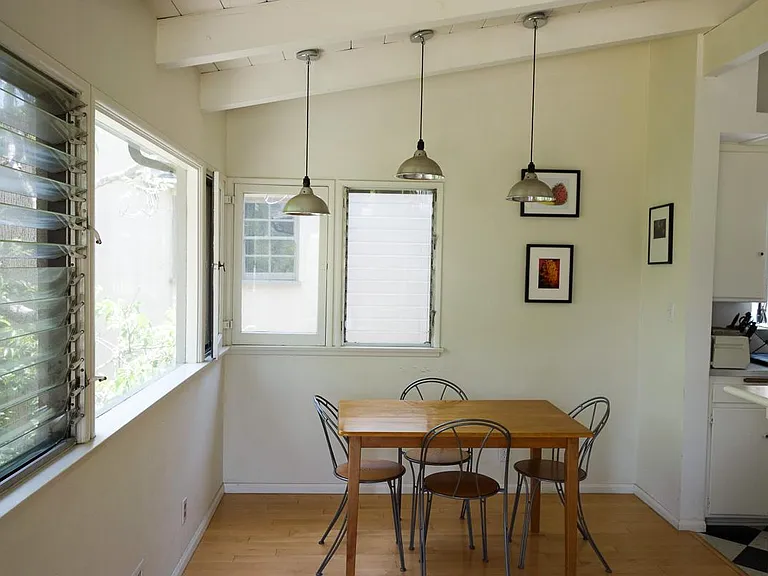 2232 Talmadge St — Photo 4