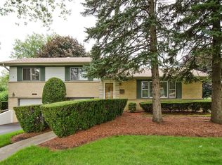 202 N Deneen Ln, Mount Prospect, IL