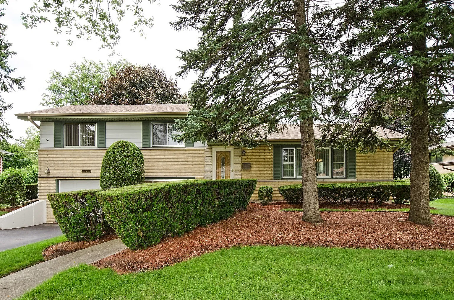 202 N Deneen Ln photo 1