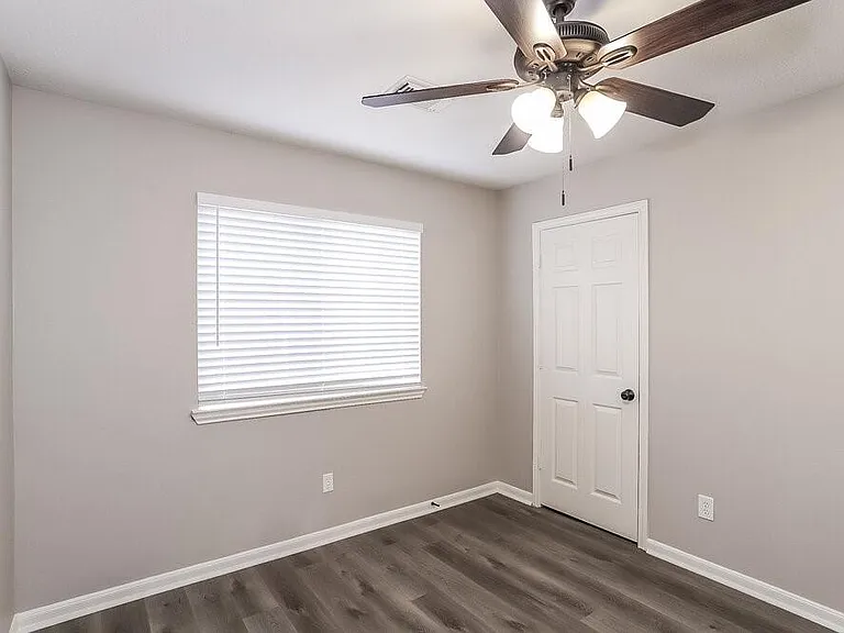 10518 Southway Bend Ln — Photo 15