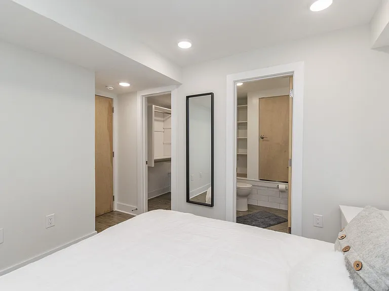8017 Winston Rd #6R — Photo 10