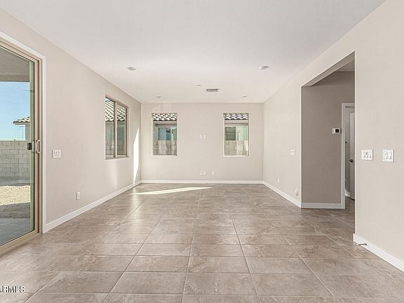 5th image of 23188 W FLORENCE Avenue
