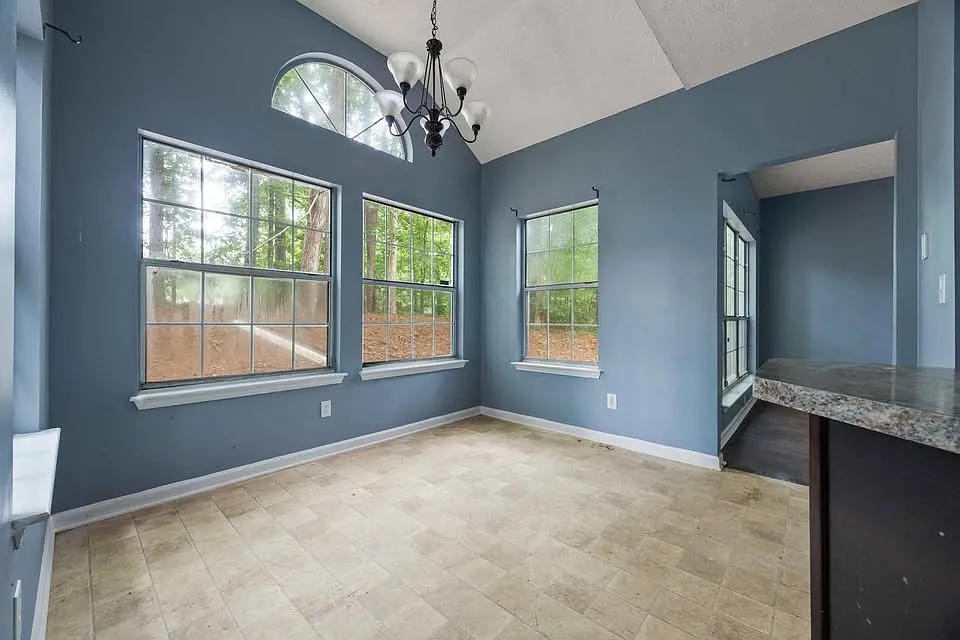 3 bed, 1800 sqft, $1,950 — Photo 3