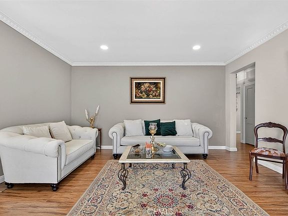 5th image of 820 S Kenneth Rd