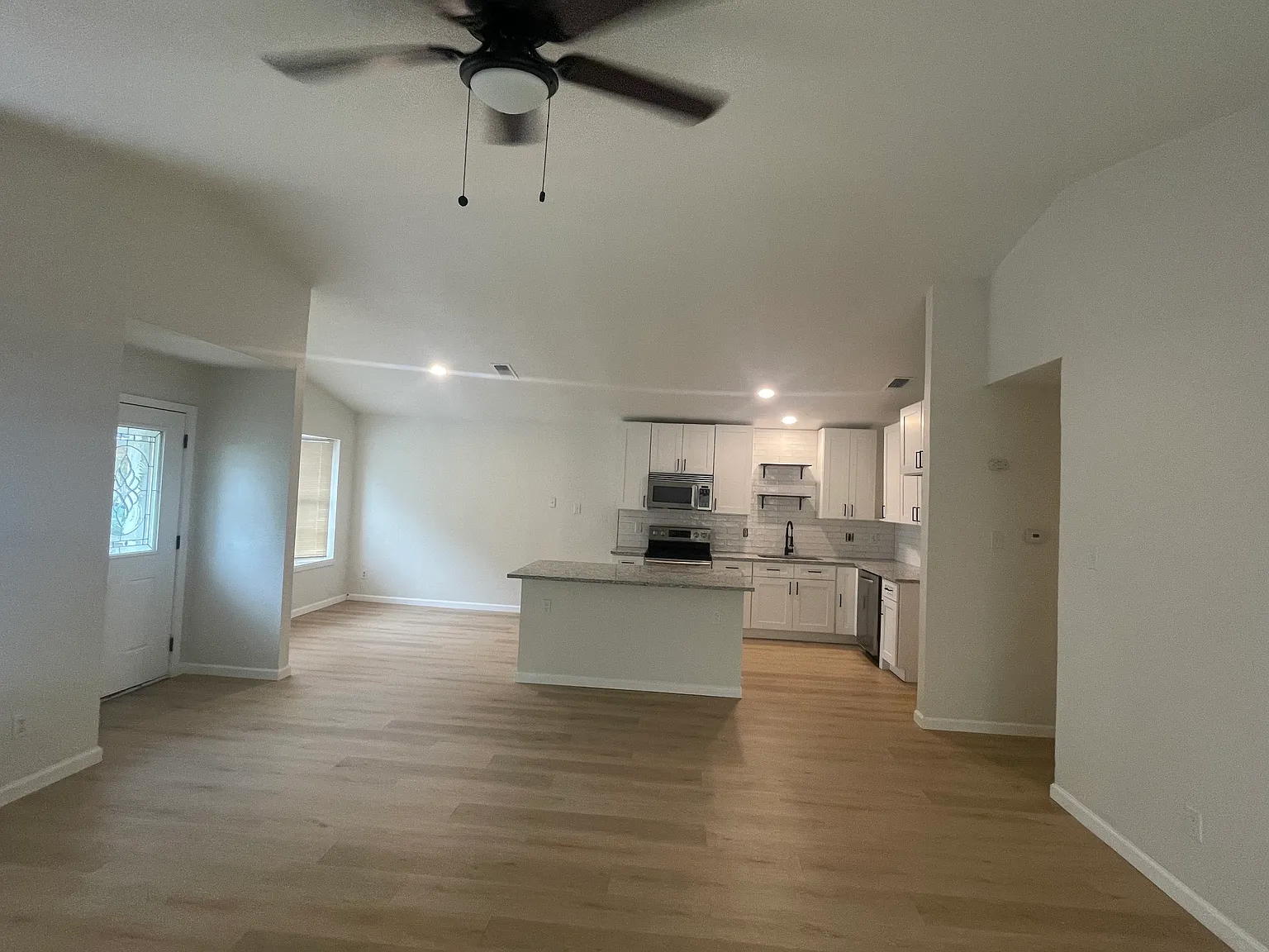 3 bed, 1338 sqft, $2,050 — Photo 2