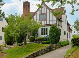 21 Mereland Rd, New Rochelle, NY 10804