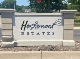 1217 Cottonwood Ct, Paola, KS 66071