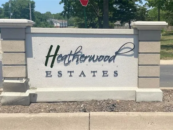 1218 Cottonwood Ct, Paola, KS 66071