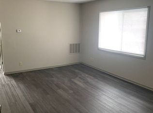 315 Ash St APT 12, Carlisle, IA 50047
