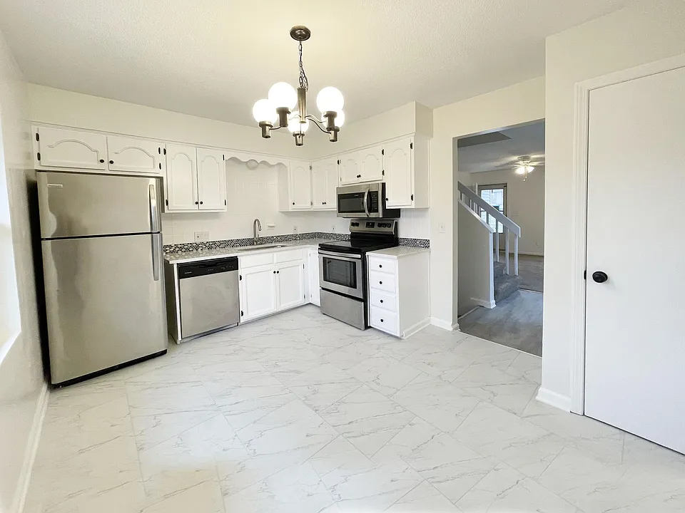 1415 La Chateau Dr