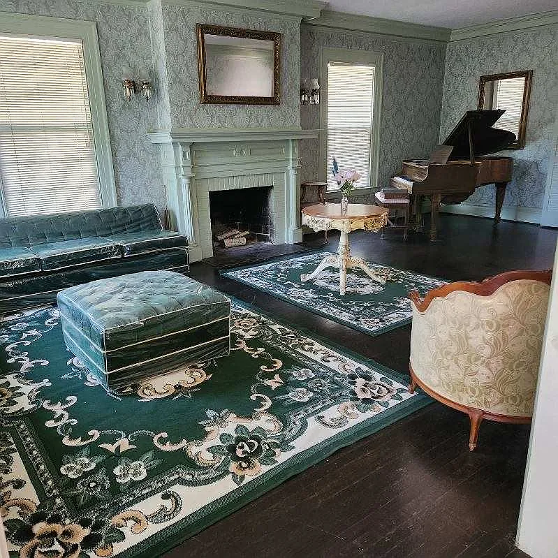 4 bed, 3.5 bath, 3565 sqft, $1,350 — Photo 4