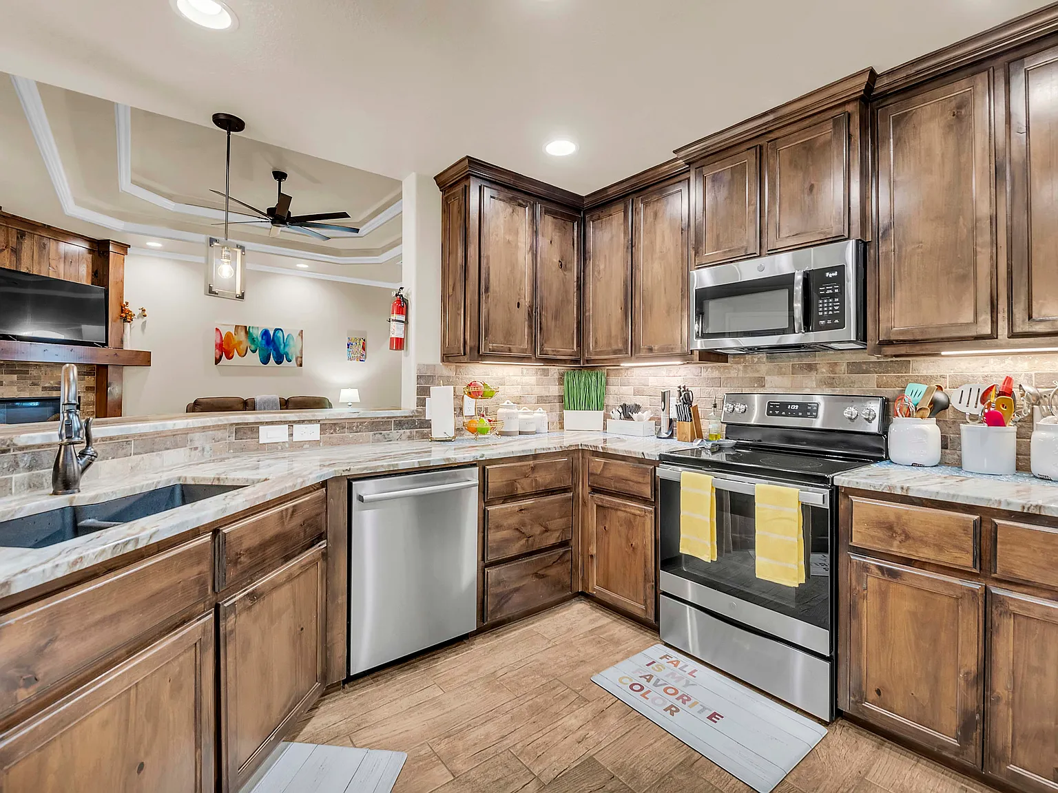 4 bed, 1964 sqft, $2,800 — Photo 3