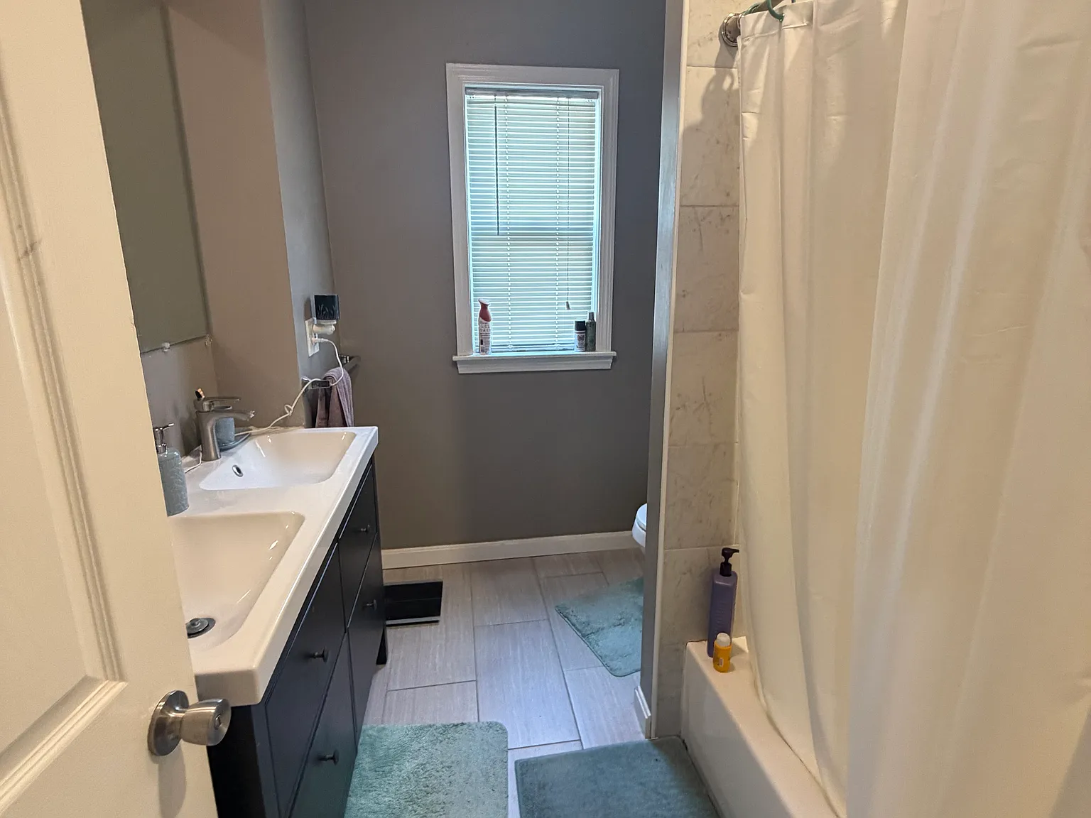 3 bed, 2.0 bath, 1200 sqft, $3,850 — Photo 3