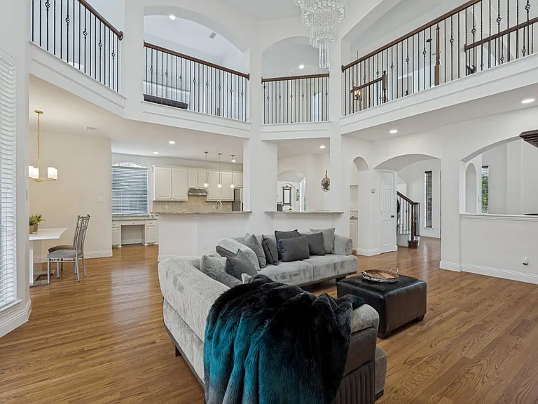 729 Driftwood Dr — Photo 8