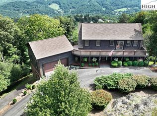 127 W Rocky Top Trl, Seven Devils, NC 28604