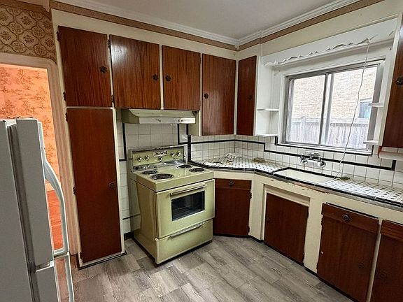 3rd image of 40 Ovida Ave