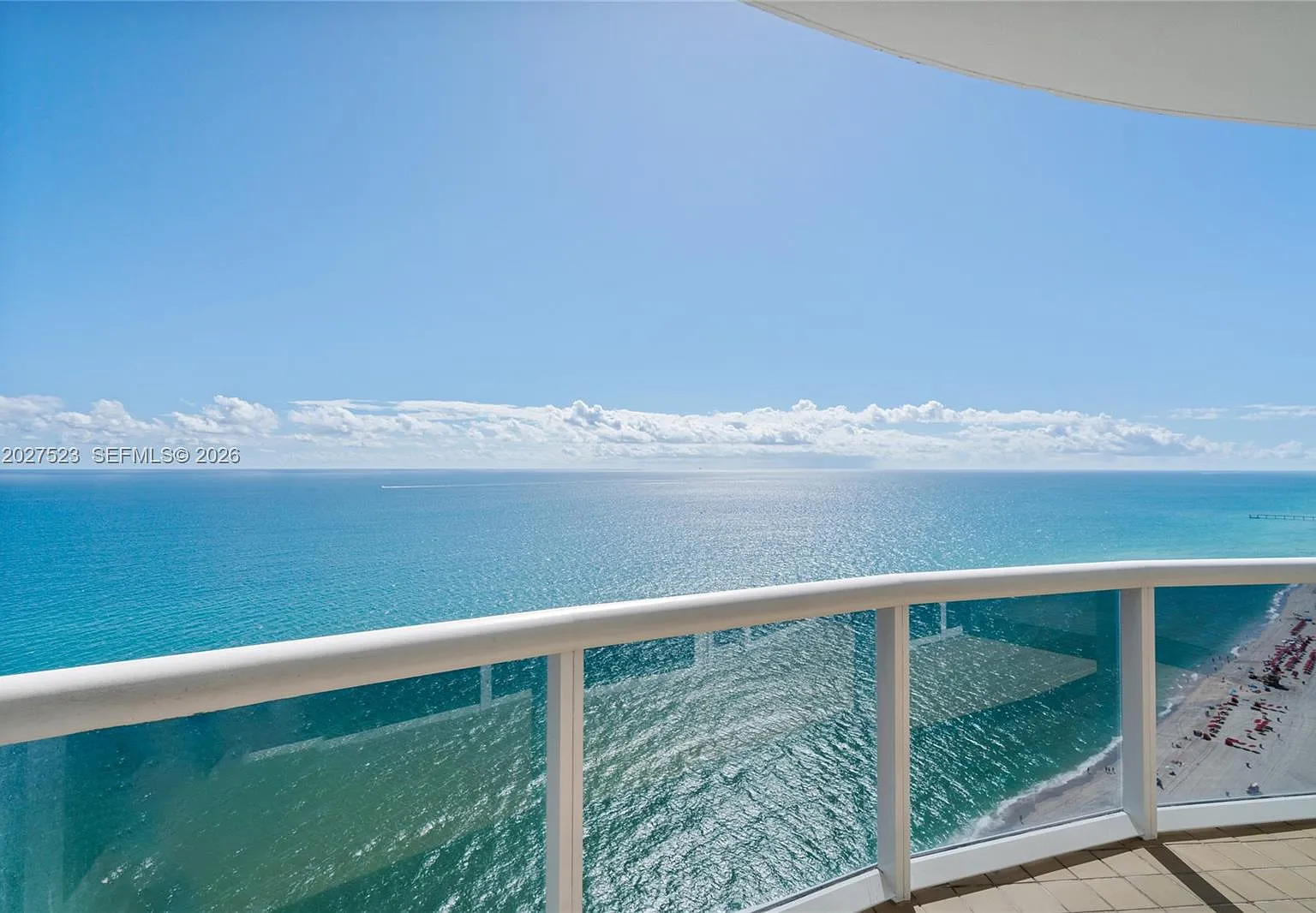 Trump Royale Condo — Photo 2