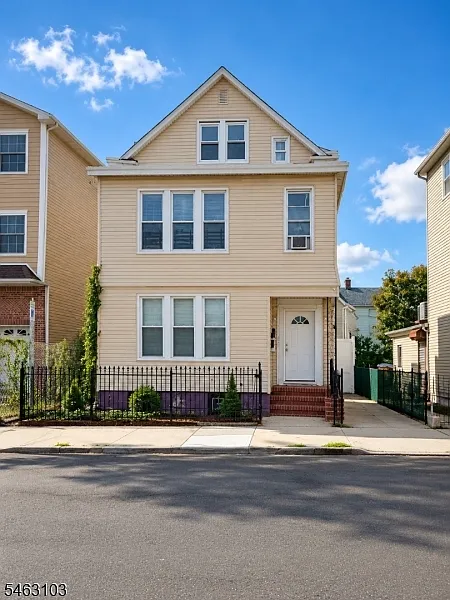 2 bed, 1.0 bath, $2,100 — Photo 1