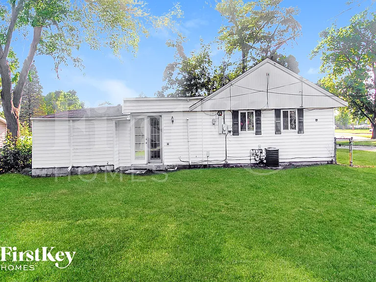 1281 Tree Top Ln — Photo 14