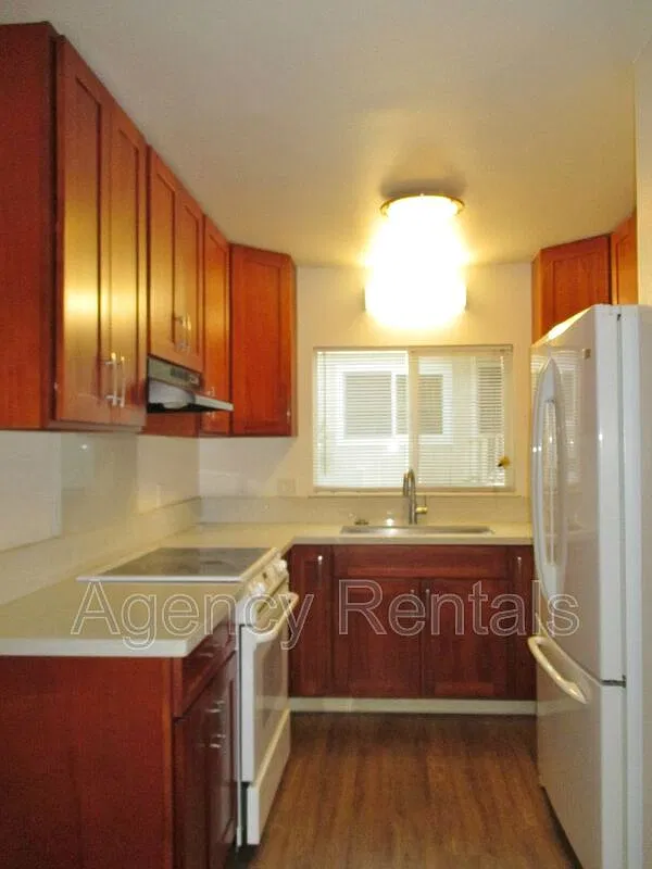 2 bed, 1.0 bath, 450 sqft, $2,600 — Photo 3