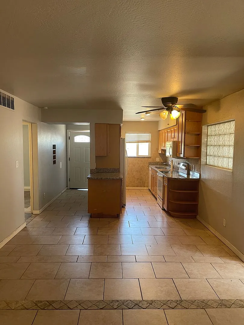 2614 North 72nd Place — Photo 4