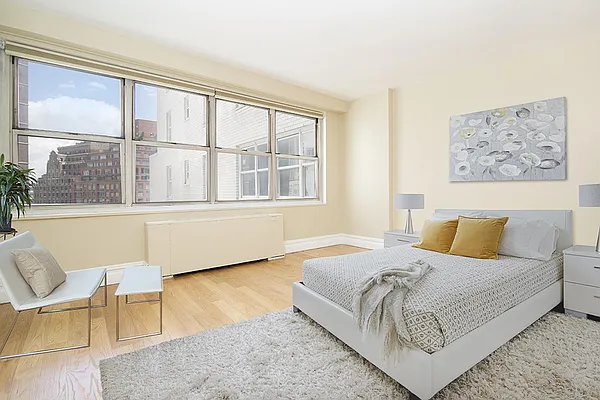 Rented by R New York | media 9